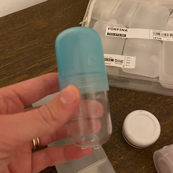 Travel Toiletry Bundle 💕 Bundle 3 items for $20! - Picture 2 of 4